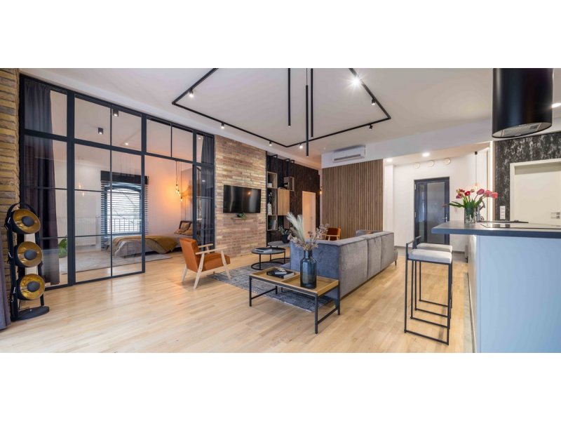 LOFT STÍLUS LUXUS ELEGÁNS ERKÉLYES GIZELLA MALOM