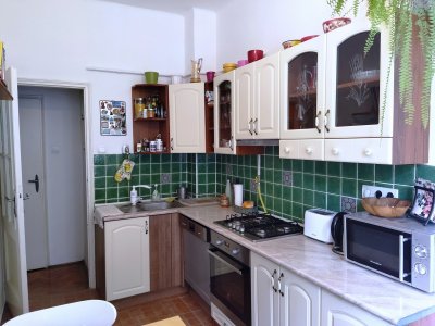 CSODÁLATOS környezetben eladó napfényes, jó elosztású lakás a DÉLI PÁLYAUDVAR közelében