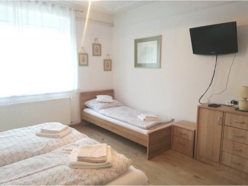 Étterem  apartmanokkal eladó