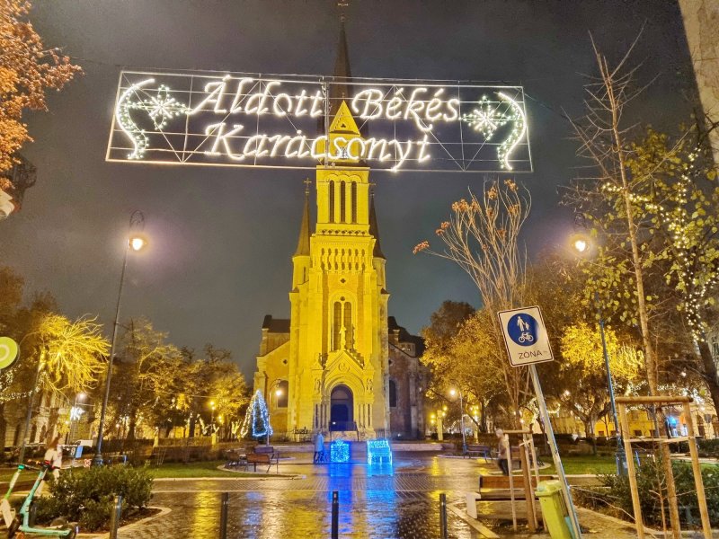 Elegáns, világos ingatlan Budapest pezsgő szívében.