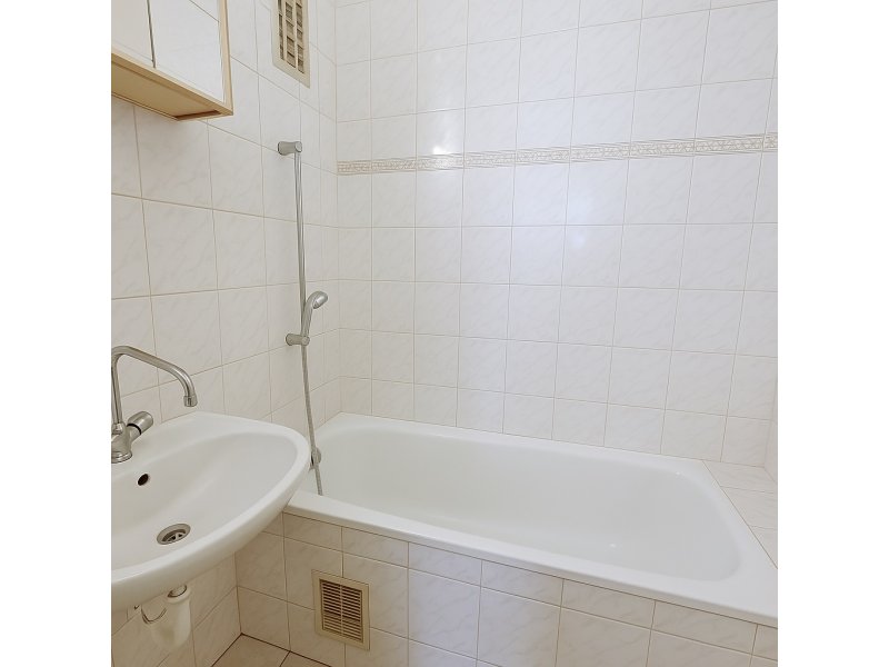 Eladó különnyíló 2 szobás ingatlan az Etele úton