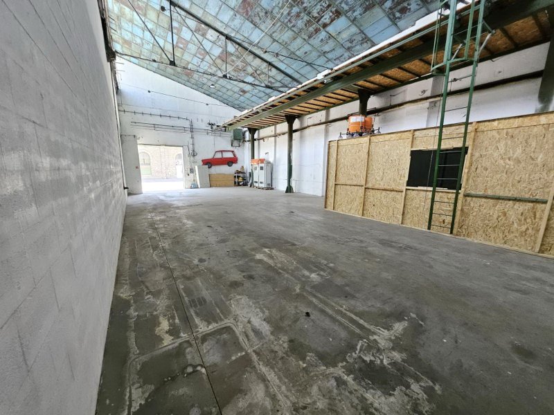 Eladó ipari vagy raktár helyiség