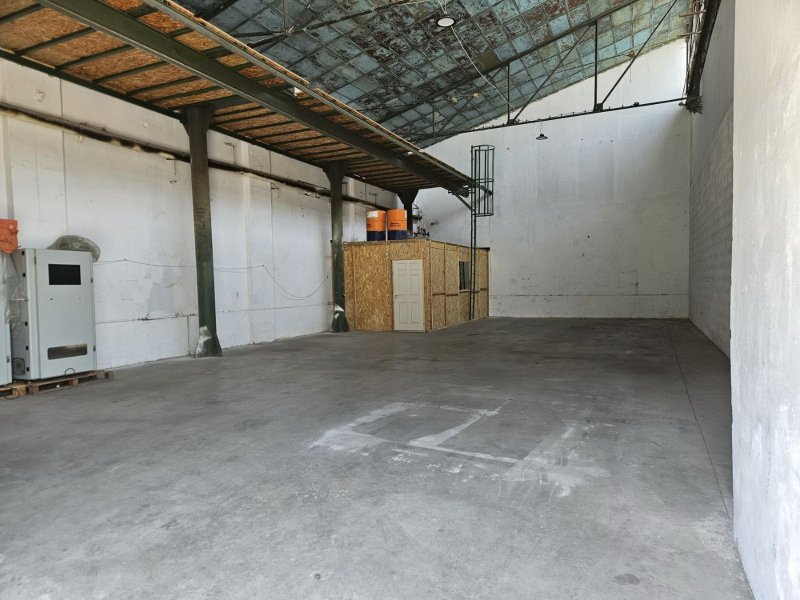 Eladó ipari vagy raktár helyiség