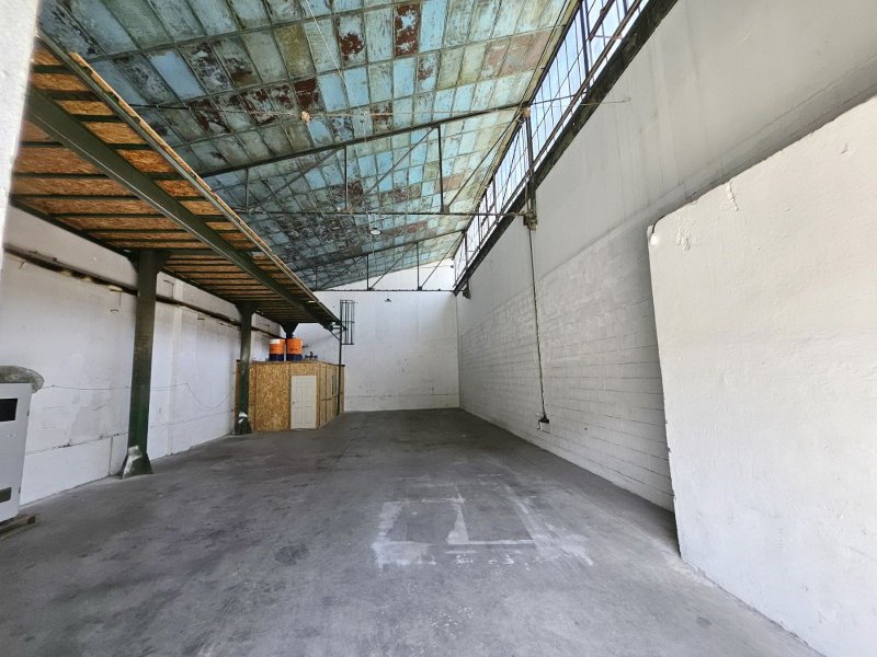 Eladó ipari vagy raktár helyiség