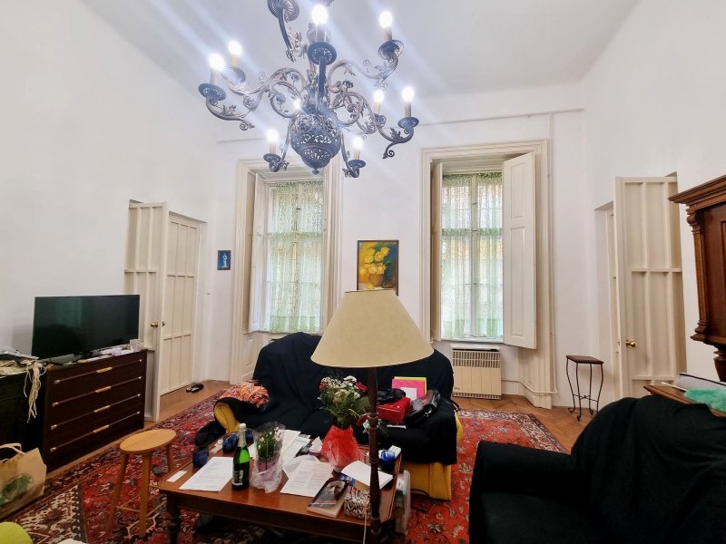 Eladó lakás a Palotanegyed szívében, műemléki környezetben, ritka lehetőség a Dégenfeld-Schomburg-palotában!