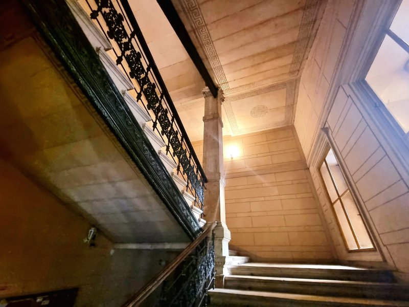 Eladó lakás a Palotanegyed szívében, műemléki környezetben, ritka lehetőség a Dégenfeld-Schomburg-palotában!