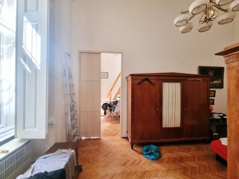 Eladó lakás a Palotanegyed szívében, műemléki környezetben, ritka lehetőség a Dégenfeld-Schomburg-palotában!