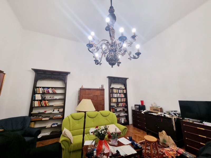 Eladó lakás a Palotanegyed szívében, műemléki környezetben, ritka lehetőség a Dégenfeld-Schomburg-palotában!