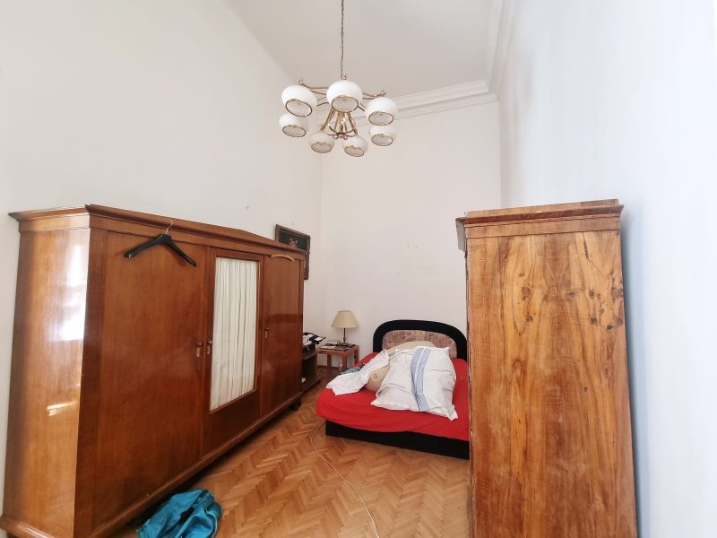 Eladó lakás a Palotanegyed szívében, műemléki környezetben, ritka lehetőség a Dégenfeld-Schomburg-palotában!