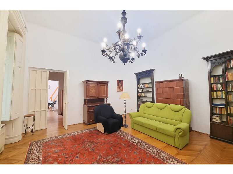 Eladó lakás a Palotanegyed szívében, műemléki környezetben, ritka lehetőség a Dégenfeld-Schomburg-palotában!