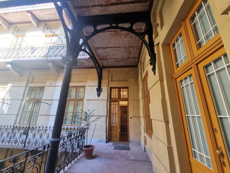 Eladó lakás a Palotanegyed szívében, műemléki környezetben, ritka lehetőség a Dégenfeld-Schomburg-palotában!