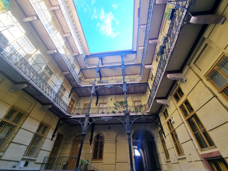 Eladó lakás a Palotanegyed szívében, műemléki környezetben, ritka lehetőség a Dégenfeld-Schomburg-palotában!