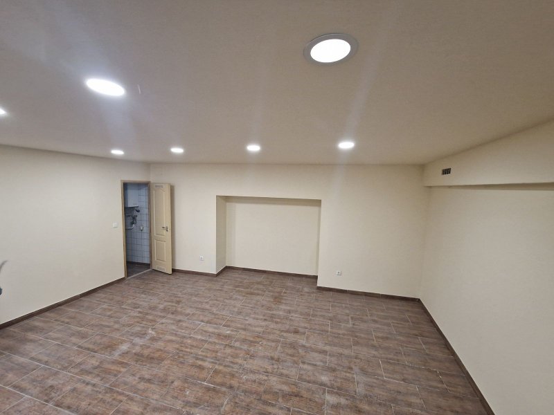 Opera közelében eladó vendéglátó és iroda 