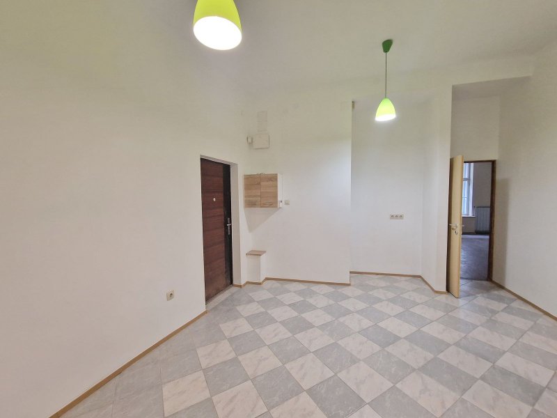 Opera közelében eladó vendéglátó és iroda 