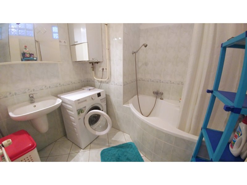  SZOBA KIADÓ ÚJÉPÍTÉSŰ LAKÁSBAN 