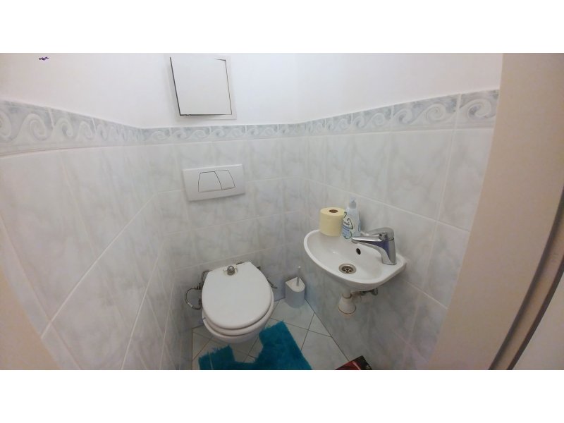  SZOBA KIADÓ ÚJÉPÍTÉSŰ LAKÁSBAN 