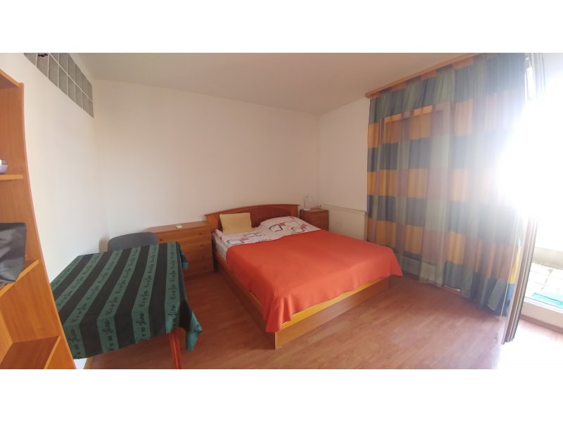  SZOBA KIADÓ ÚJÉPÍTÉSŰ LAKÁSBAN 