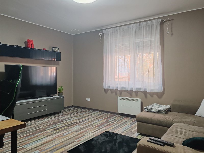 Kertes társasházi lakás eladó!