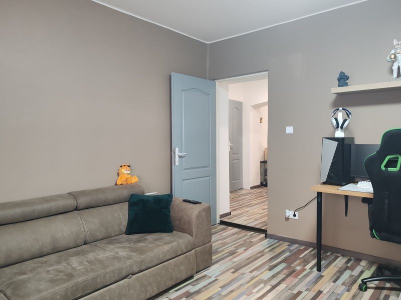 Kertes társasházi lakás eladó!