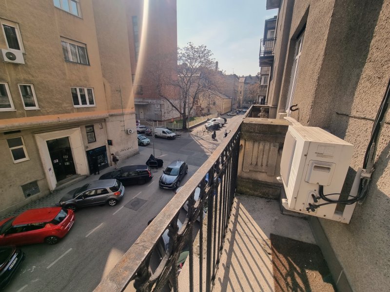 Két erkélyes, világos lakás eladó Újlipótváros szívében, pár lépésre a Westendtől