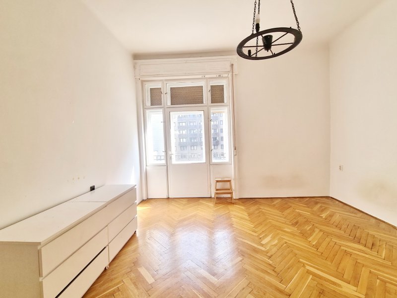 Két erkélyes, világos lakás eladó Újlipótváros szívében, pár lépésre a Westendtől