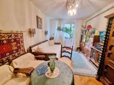 Eladó külön nyíló 2 szobás az Etele úton, panelprogramos házban!