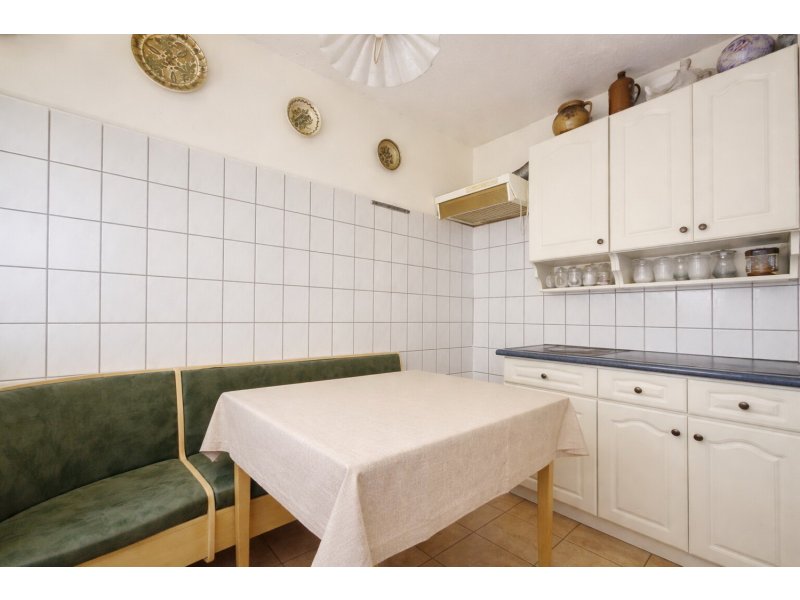 Eladó külön nyíló 2 szobás az Etele úton, panelprogramos házban!