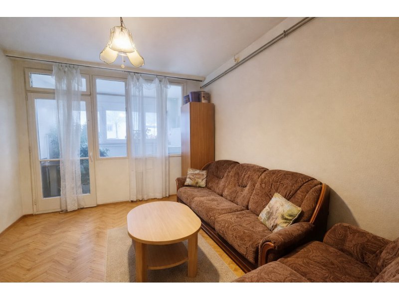 Eladó külön nyíló 2 szobás az Etele úton, panelprogramos házban!