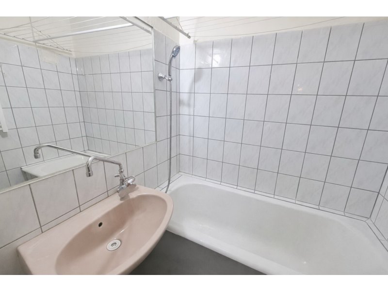 Eladó külön nyíló 2 szobás az Etele úton, panelprogramos házban!