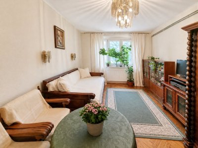 Eladó külön nyíló 2 szobás az Etele úton, panelprogramos házban!