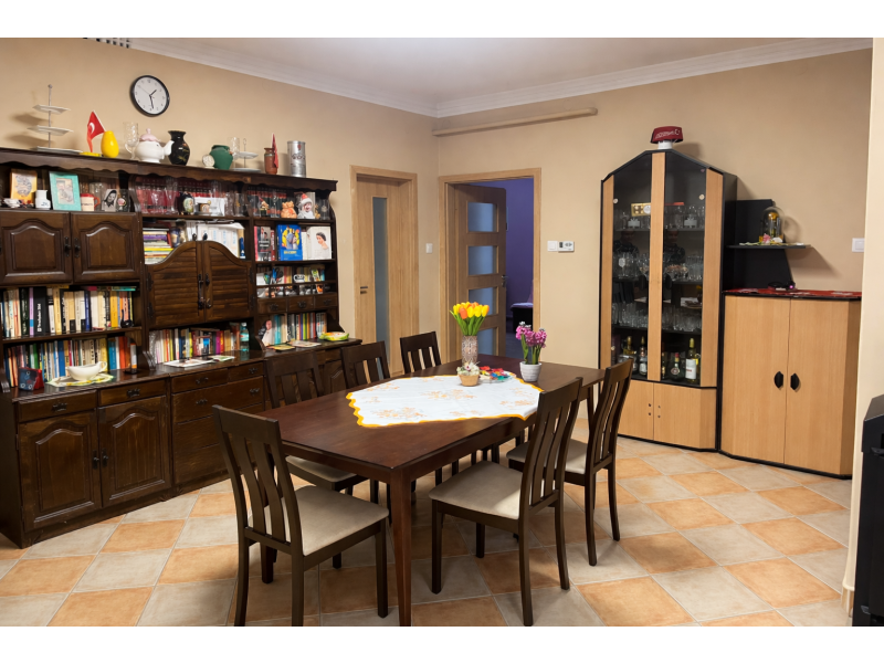 Eladó felújított családi ház Pest megye déli részén