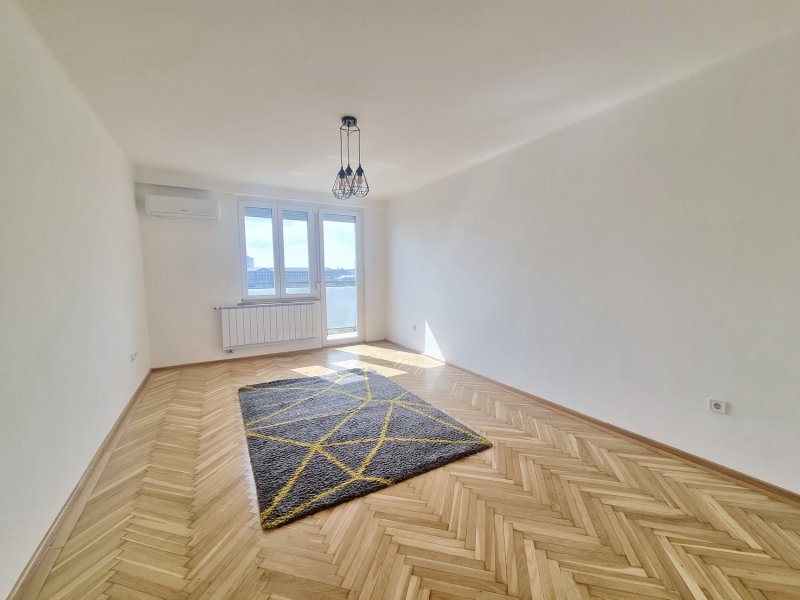 Kiadó Dunai panorámás lakás a belső Ferencváros szívében