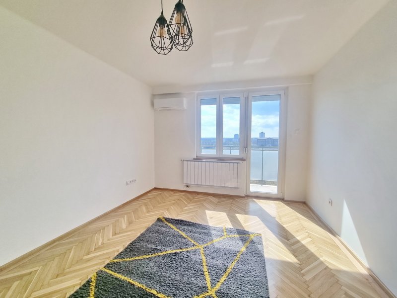 Kiadó Dunai panorámás lakás a belső Ferencváros szívében