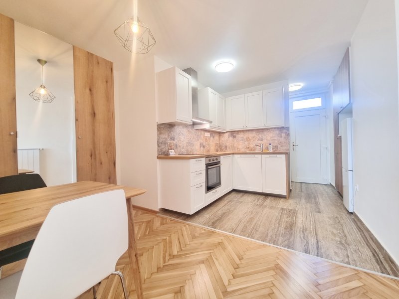 Kiadó Dunai panorámás lakás a belső Ferencváros szívében