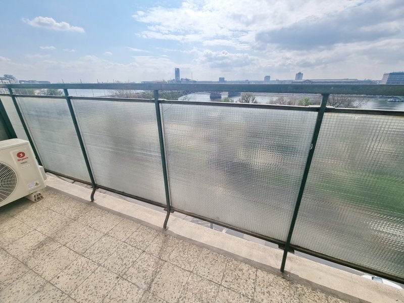 Kiadó Dunai panorámás lakás a belső Ferencváros szívében