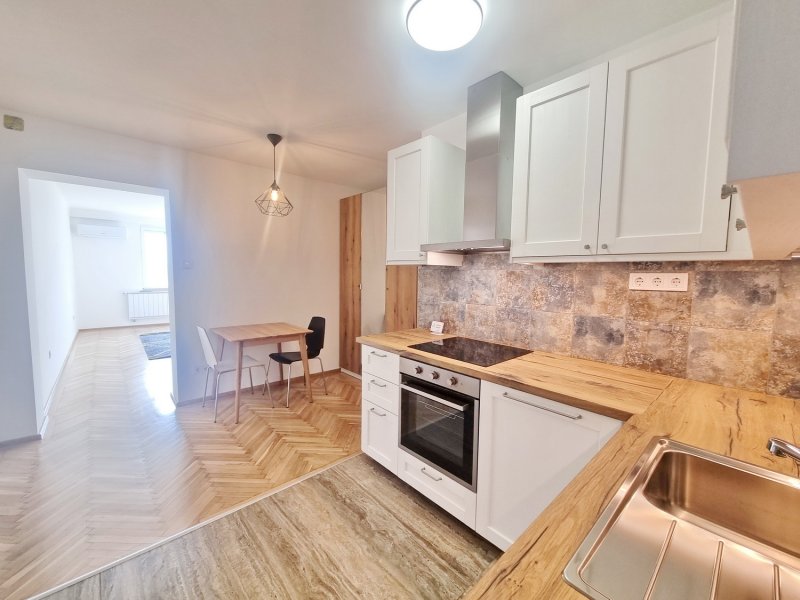 Kiadó Dunai panorámás lakás a belső Ferencváros szívében