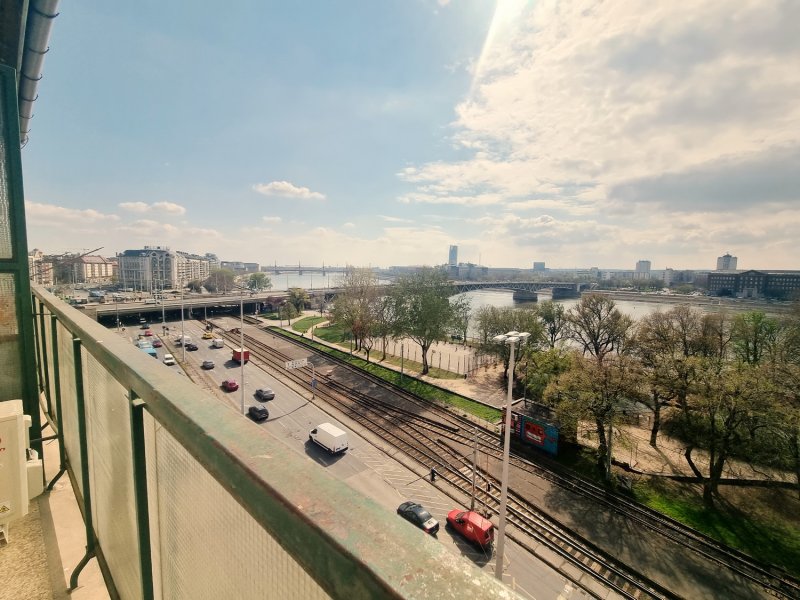 Kiadó Dunai panorámás lakás a belső Ferencváros szívében