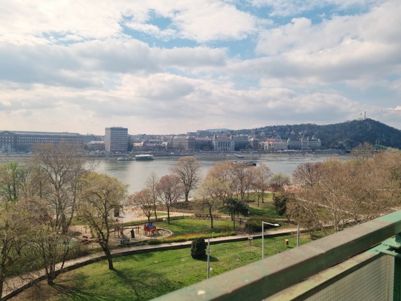 Kiadó Dunai panorámás lakás a belső Ferencváros szívében