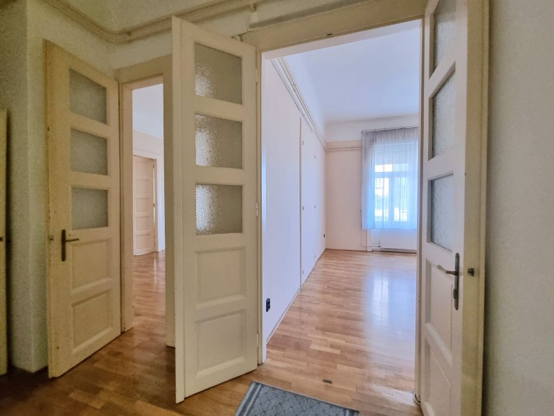 Tágas, nagypolgári ingatlan a megújult Ferencvárosban!