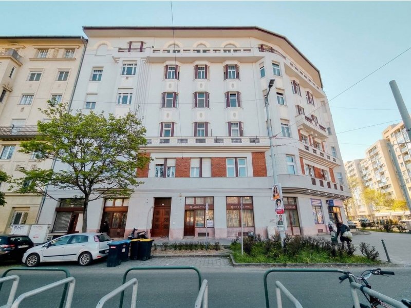 Tágas, nagypolgári ingatlan a megújult Ferencvárosban!