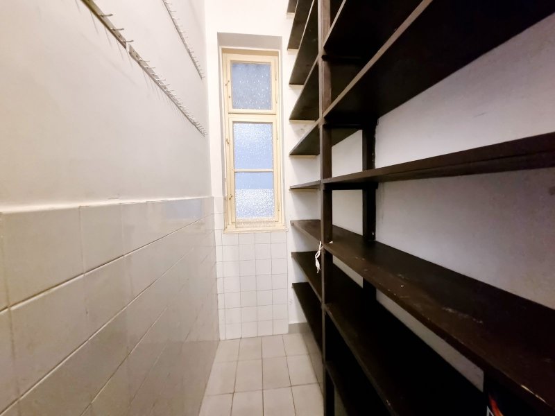 Tágas, nagypolgári ingatlan a megújult Ferencvárosban!