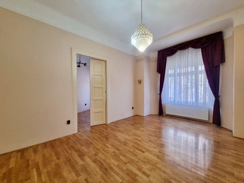 Tágas, nagypolgári ingatlan a megújult Ferencvárosban!