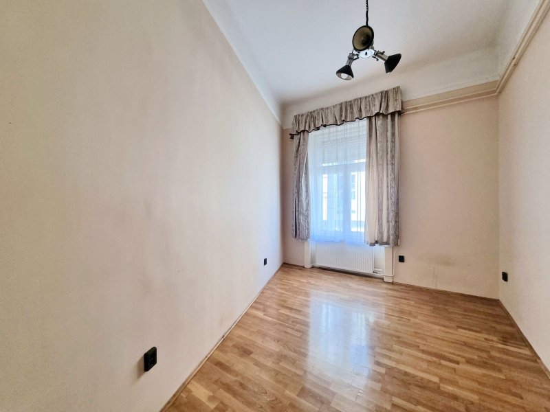 Tágas, nagypolgári ingatlan a megújult Ferencvárosban!