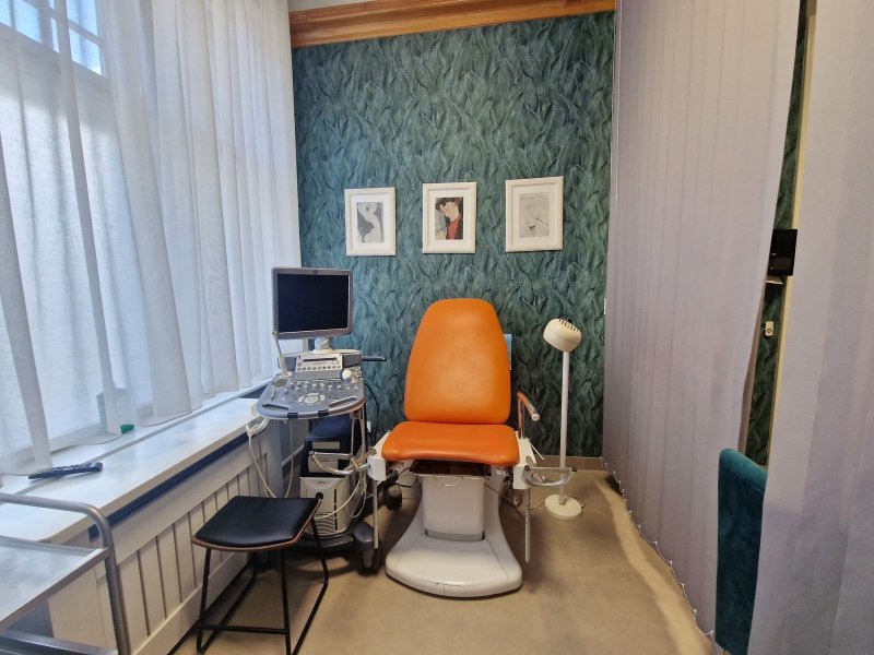 Egészségügyi központnak  alkalmas, berendezett rendelő kiadó 