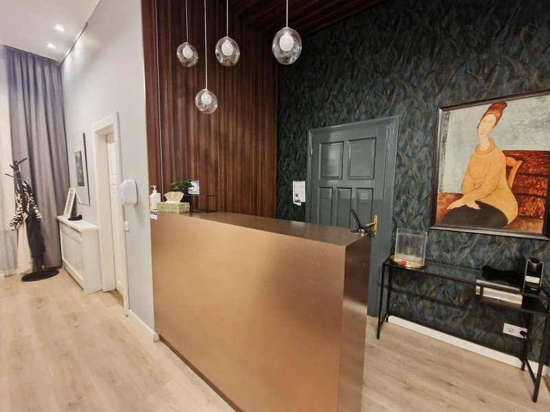 Egészségügyi központnak  alkalmas, berendezett rendelő kiadó 