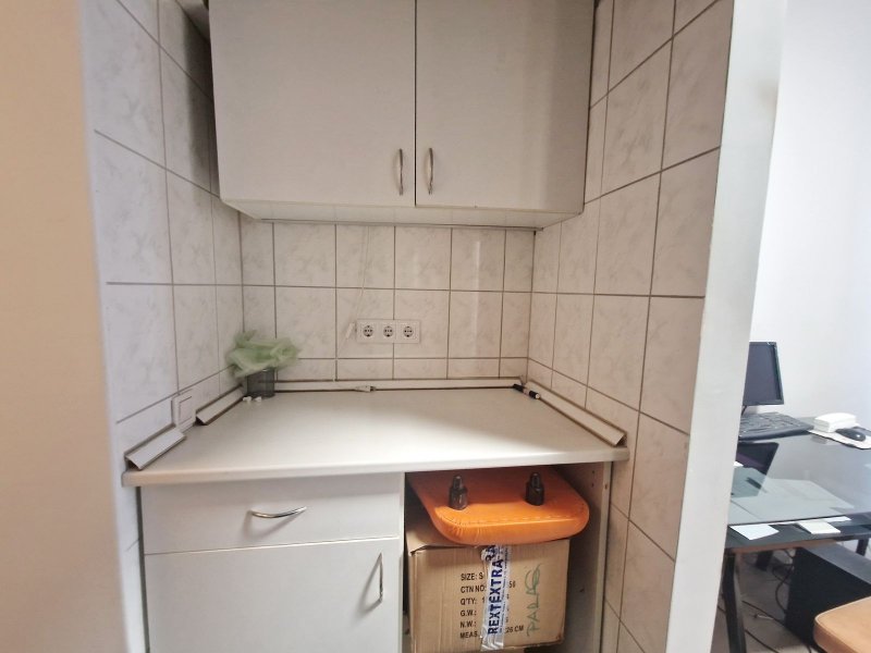 Egészségügyi központnak  alkalmas, berendezett rendelő kiadó 