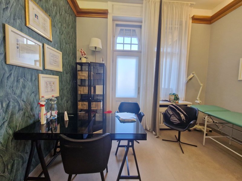 Egészségügyi központnak  alkalmas, berendezett rendelő kiadó 