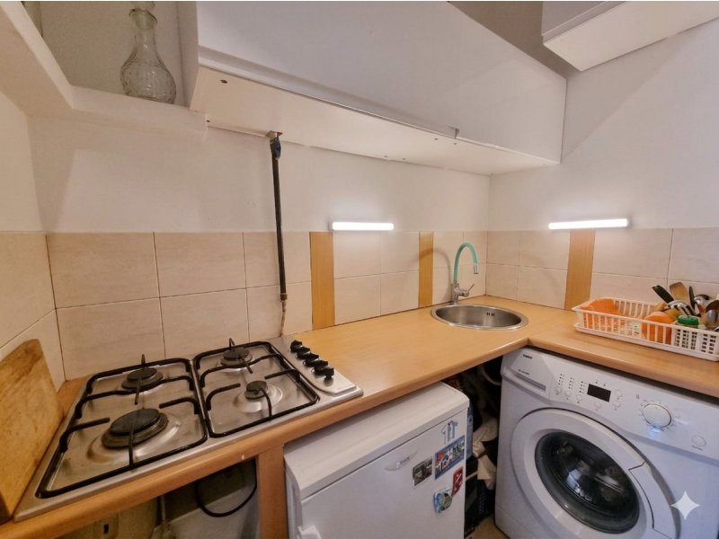 Napfényes, legfelső emeleti lakás eladó Újlipótváros szívében!