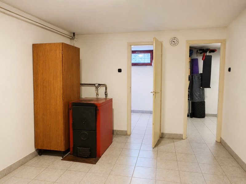 Tágas otthon, ahol a nagy kert és a kényelmes terek szabadságérzetet adnak.