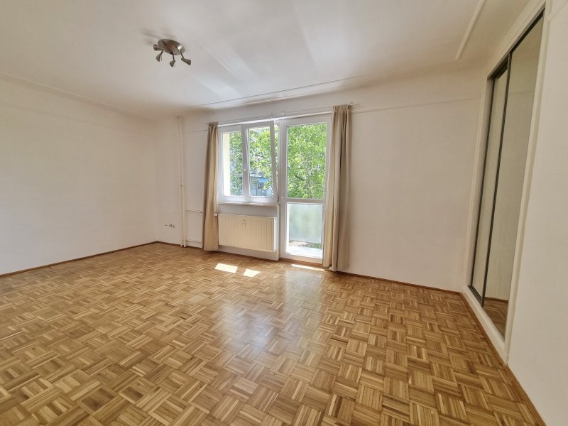Kiváló elrendezésű erkélyes lakás eladó a József Attila lakótelep kedvelt részén!